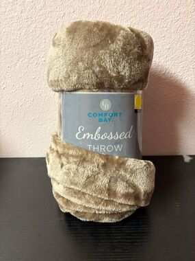 Comfort Bay Embossed Throw Blanket Plush Soft 50x60 NWT